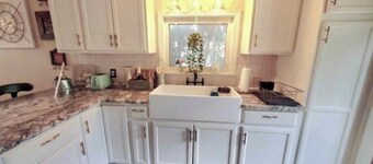 The Hideaway Boujee Farmhouse lots to do and Love