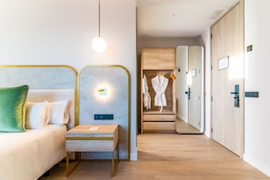 Deluxe Double Room | Premium bedding, down duvets, in-room safe, desk - Hotel Málaga Vibes (Málaga)