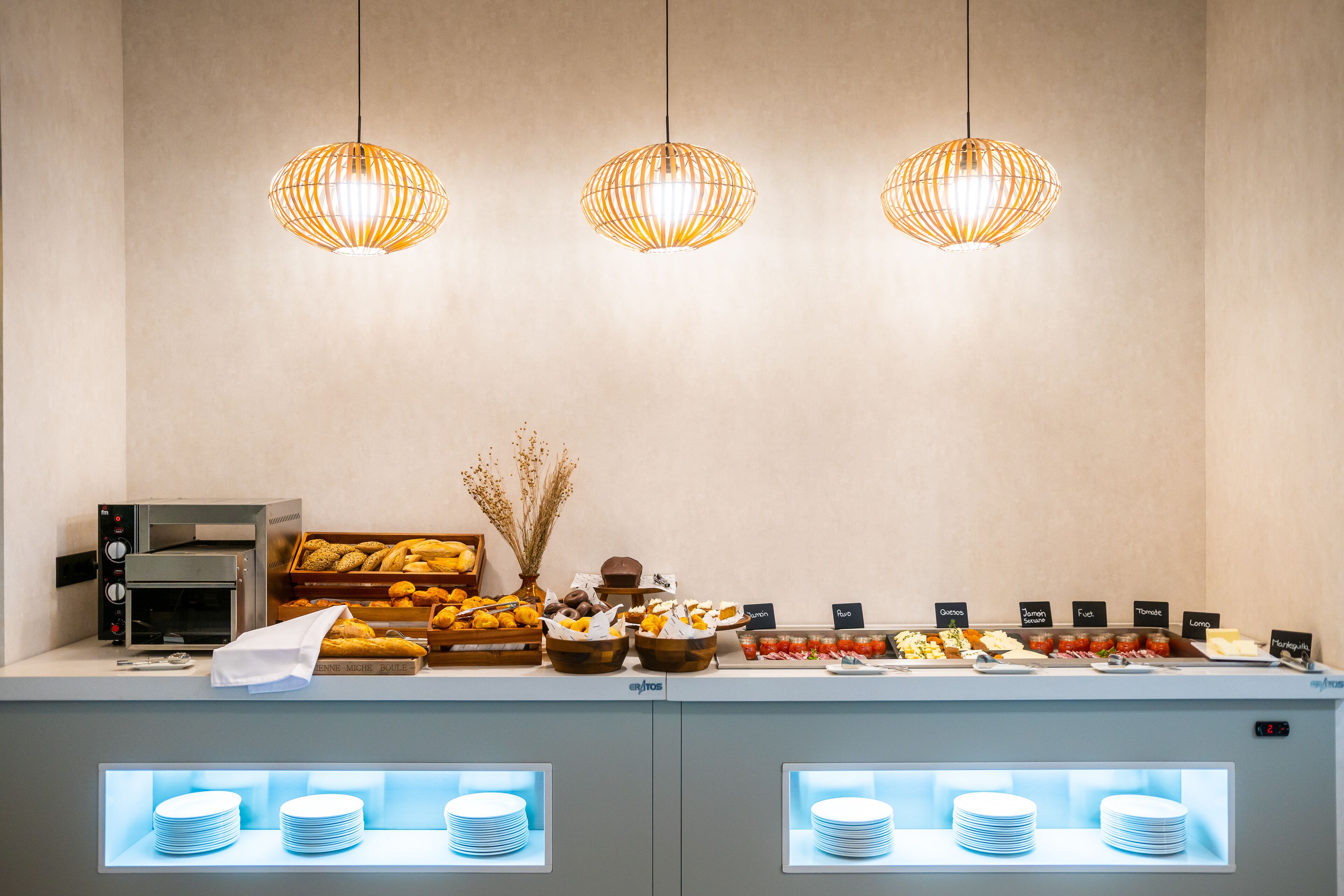 Tägliches Frühstücksbuffet gegen Gebühr