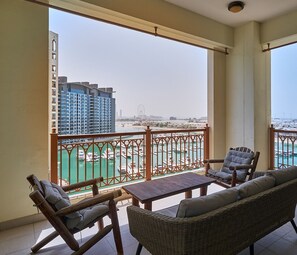 Property grounds - Palm Jumeirah Marina Residence 3 Bedroom (Dubai)
