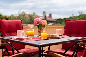 Outdoor dining - Holiday home in an idyllic location, with a beautiful view (Vrbnik)