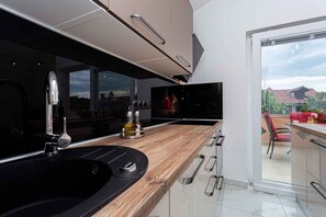 Fridge, microwave, oven, stovetop