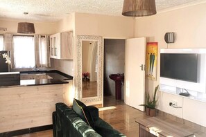 Apartment | Private kitchen | Fridge, microwave, oven, electric kettle - Gorgeous 1-bed Apartment in Harare (Harare)