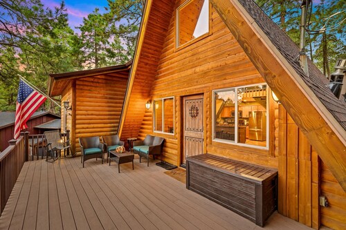 Spacious A-frame Pines Cabin 12 Beds Loft Game Room