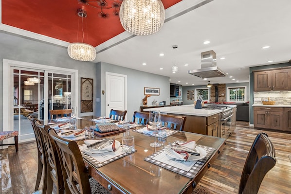 House | 5 bedrooms, desk
