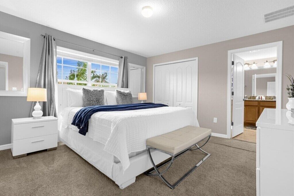 4 bedrooms, iron/ironing board, WiFi, bed sheets