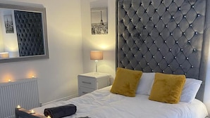 1 bedroom, WiFi (free), bed sheets - 1 Bed Flat - Sleeps 2 - Parking - Wifi (Bradford)