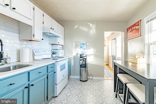 Køleskab, mikrobølgeovn, ovn, kogeplade