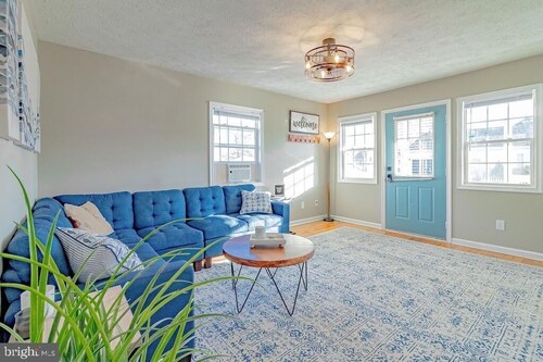 2 Bedroom Cozy Beach Cottage with Water Access