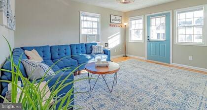 2 Bedroom Cozy Beach Cottage with Water Access