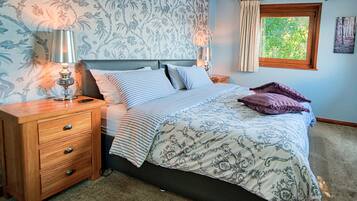 1 Schlafzimmer, individuell dekoriert, individuell eingerichtet