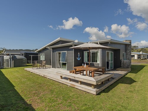 Hawk Hill Getaway - Cooks Beach Holiday Home