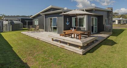 Hawk Hill Getaway - Cooks Beach Holiday Home