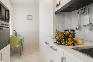 Deluxe Apartment | Private kitchen | Fridge, oven, dishwasher, electric kettle
