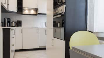 Deluxe Apartment | Private kitchen | Fridge, oven, dishwasher, electric kettle