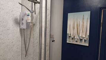 House, Multiple Beds | Bathroom | Combined shower/tub, deep soaking tub, hair dryer, towels