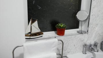 House, Multiple Beds | 2 bedrooms, iron/ironing board, free WiFi, bed sheets