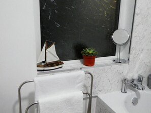 House, Multiple Beds | 2 bedrooms, iron/ironing board, free WiFi, bed sheets