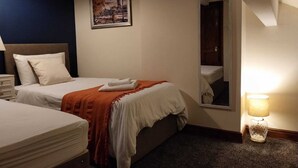 House, Multiple Beds | 2 bedrooms, iron/ironing board, free WiFi, bed sheets - Charming 2BR House Close 2 Leeds City Centre Wi-fi (Leeds)