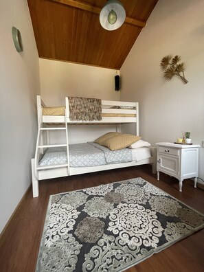 3 chambres, fer et planche à repasser, Wi-Fi, draps fournis