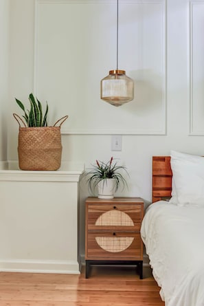 4 habitaciones, tabla de planchar con plancha y cuna de viaje 