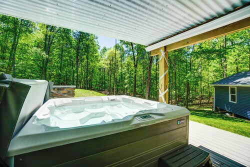 4 King Suites w/ Hot Tub, Fire Pit, Ping Pong, Arcade, Hi Speed Internet