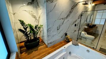 Superior Studio Suite, 1 Bedroom, Hot Tub, City View | Bathroom | Free toiletries, hair dryer, towels, soap