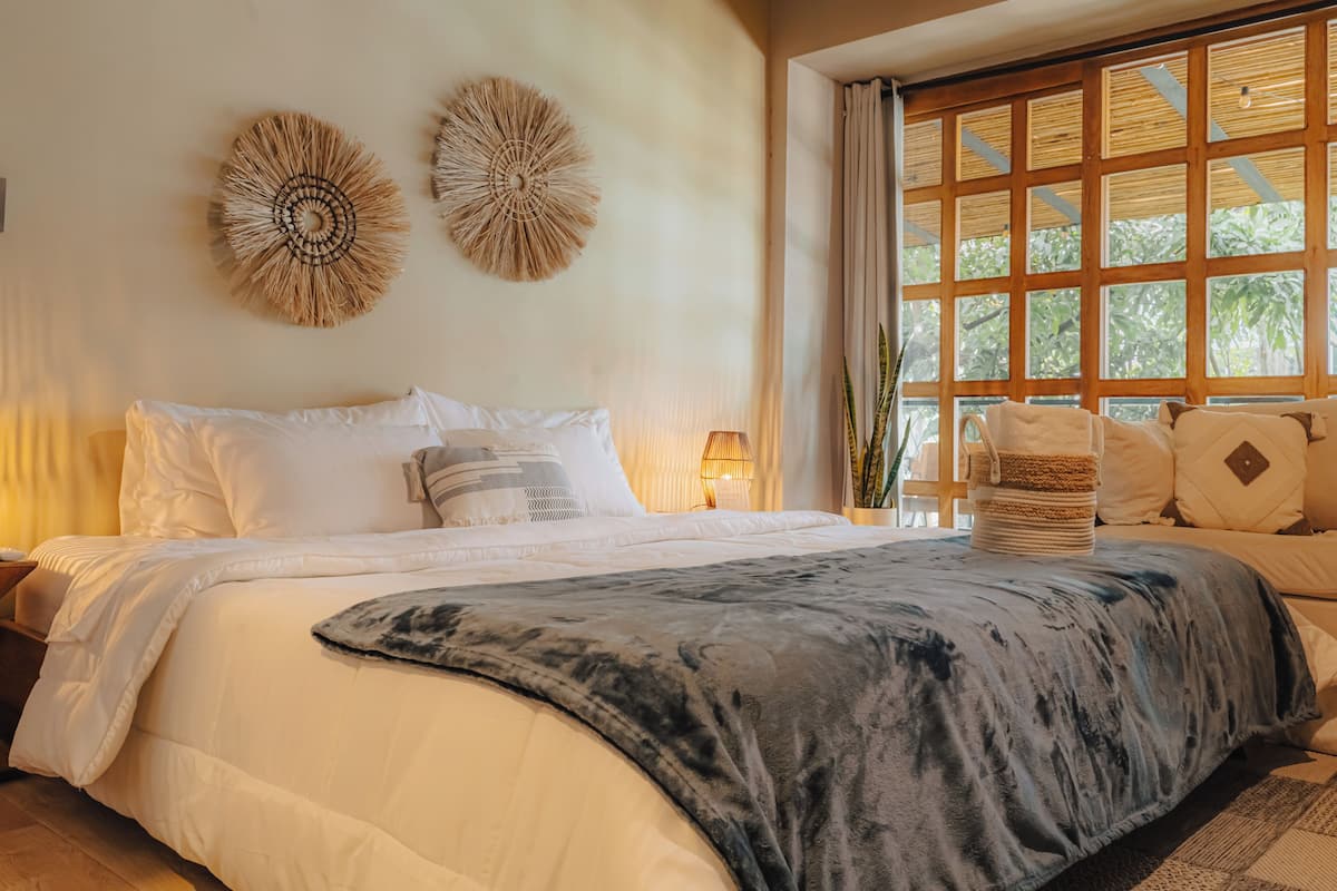 Deluxe Suite 2 | Soundproofing, iron/ironing board, free WiFi, bed sheets