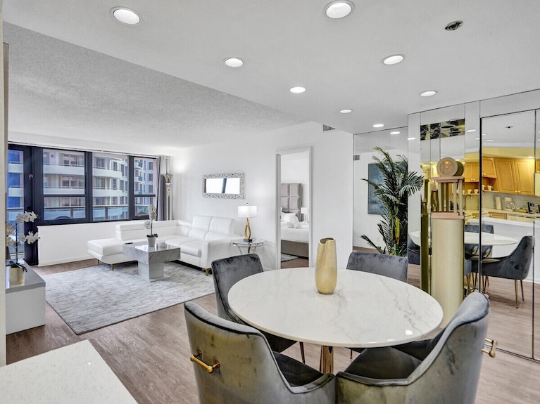 Spacious Ocean View Condo In Beachfront Resort Family Friendly 605 - South Beach, FL