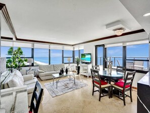 Smart TV - Huge Terrace Oceanfront Condo/ Beach Service/ 1502 (Miami Beach)