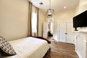 3 bedrooms, iron/ironing board, travel crib, free WiFi
