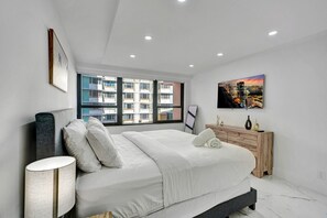 3 bedrooms, iron/ironing board, travel cot, free WiFi - Cozy Ocean View Condo / Beach Service / 610 (Miami Beach)