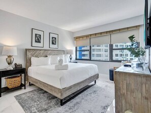 2 habitaciones, tabla de planchar con plancha y cuna de viaje 