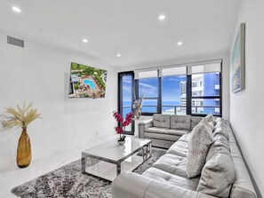 تلفزيون ذكي