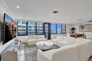 Smart TV - Ocean View 2BD  Penthouse  / Beach Service / PH-6 (Miami Beach)