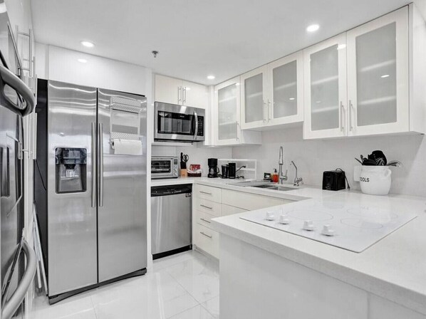 Fridge, microwave, oven, stovetop