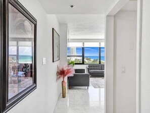 Interior - Lovely Ocean View Condo / Beach Service / 704 (Miami Beach)