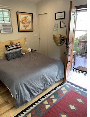 1 habitación, tabla de planchar con plancha, wifi gratis y ropa de cama