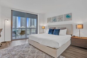 4 Schlafzimmer, Schreibtisch, Bügeleisen/Bügelbrett, Reisekinderbett