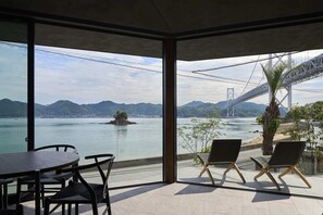 Seen Deep | Living area - Seaside Villa SEEN (Onomichi)