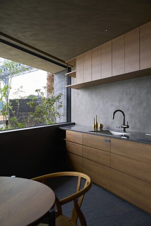 Seen Shallow | Private kitchen | Fridge, microwave, toaster, rice cooker - Seaside Villa SEEN (Onomichi)