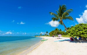 Una spiaggia nelle vicinanze, teli da spiaggia