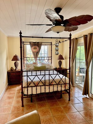 4 camere, una scrivania, ferro/asse da stiro, culla da viaggio