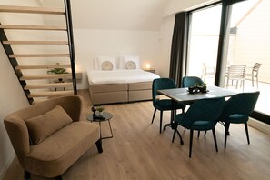 Down duvets, memory-foam beds, free WiFi - HVN10 B&B (Stabroek)