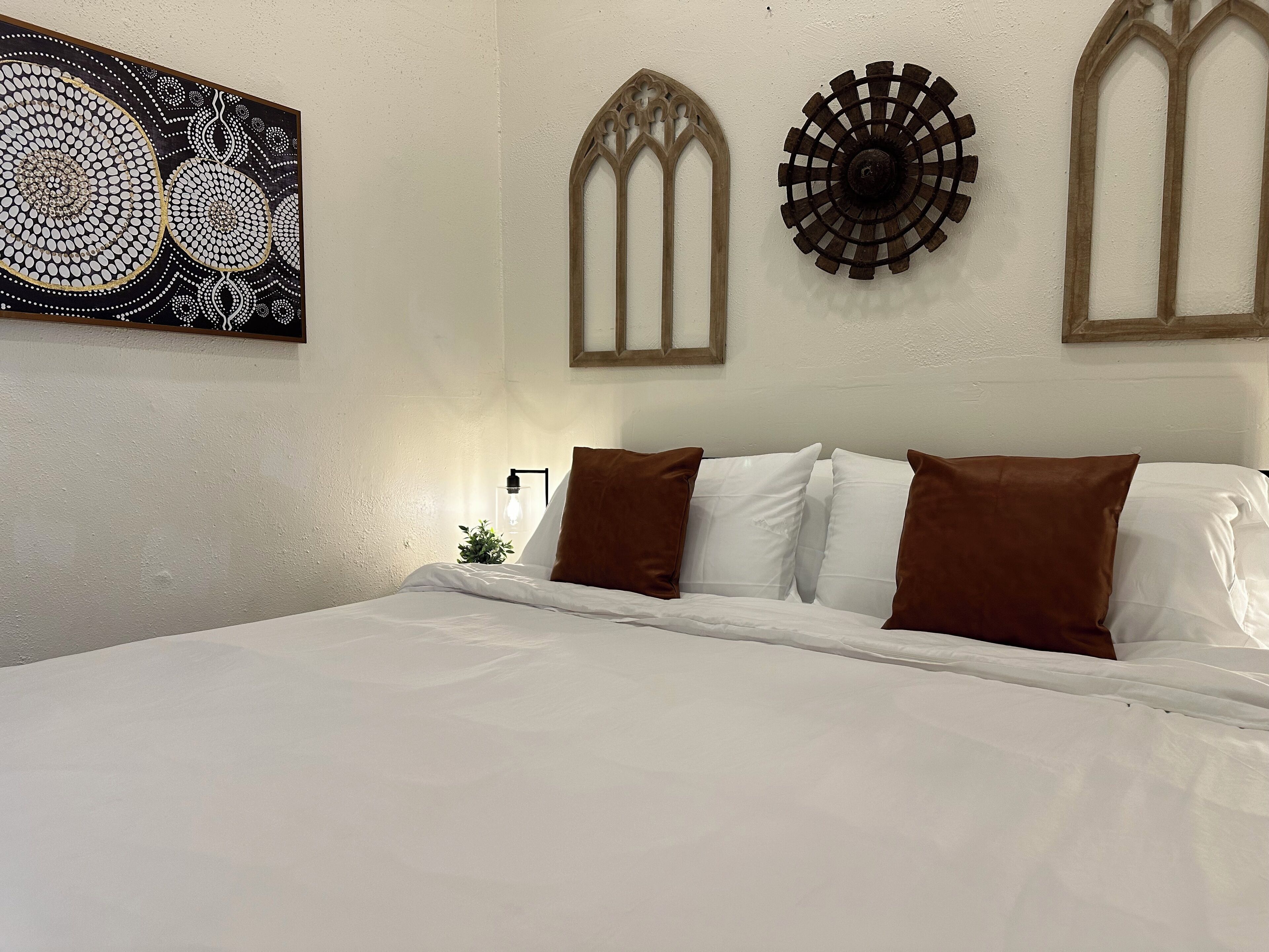 4 bedrooms, desk, iron/ironing board, travel crib