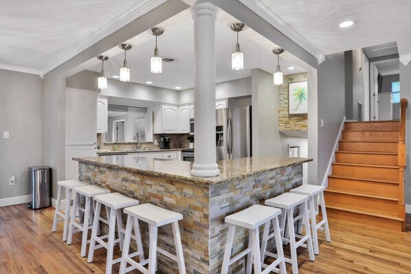 House | 4 bedrooms - Kiss the Wave - Spacious 4BR 3BA w Pool hot tub (Indian Harbour Beach)