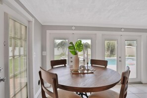 House | 4 bedrooms - Kiss the Wave - Spacious 4BR 3BA w Pool hot tub (Indian Harbour Beach)