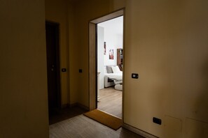 Interior entrance - notaMi - Oxilia Flat - Loreto District (Milan)