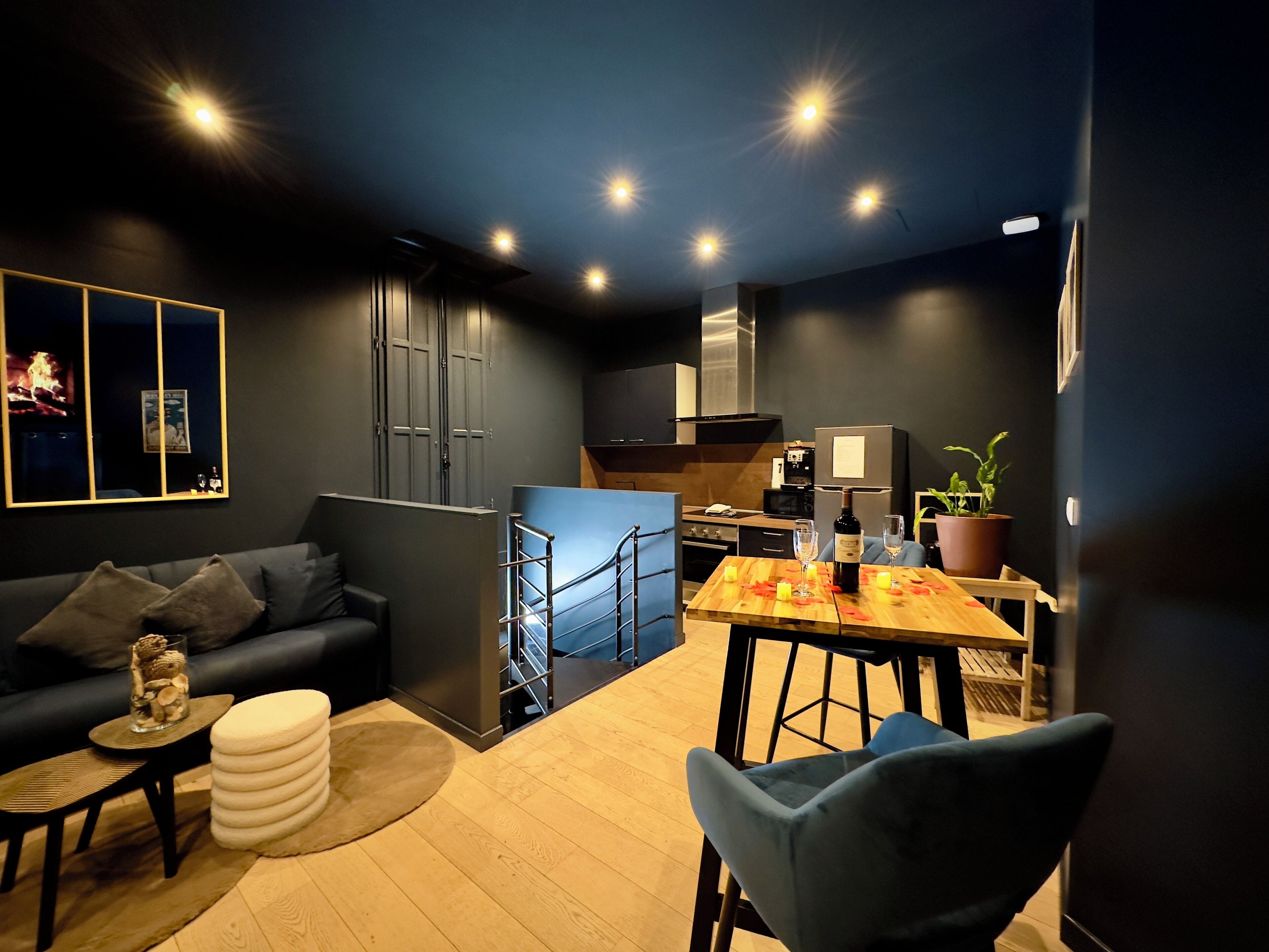 Comfort Suite | Bathroom | Shower, rainfall showerhead, hair dryer, bathrobes