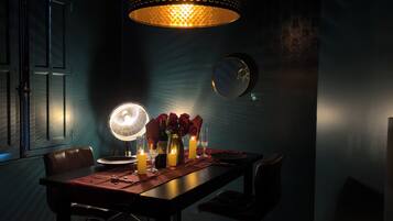 Luxury Suite | Dining room